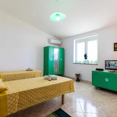 The Olive Tree - Seaview Apartment *