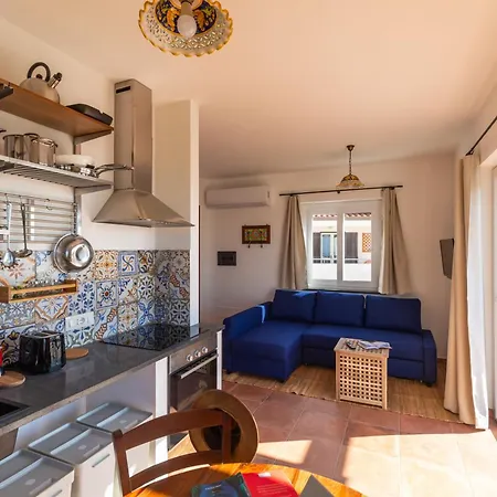 The Olive Tree - Seaview Apartment *