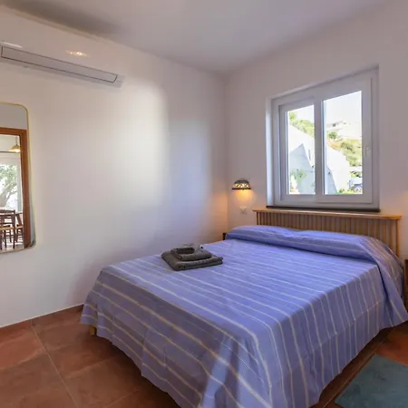 The Olive Tree - Seaview Apartment