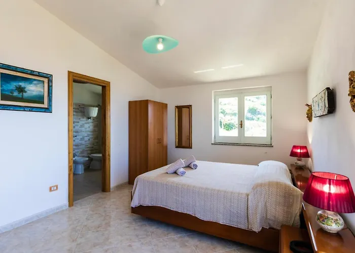 The Olive Tree - Seaview Apartment